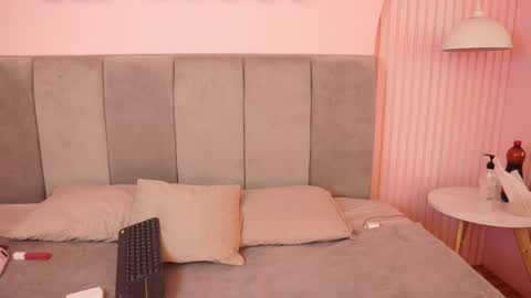 Snapshot of lili_cox chatting on May 2026 01:51:02 PM Lili online show from May 2026 01:51:02 PM