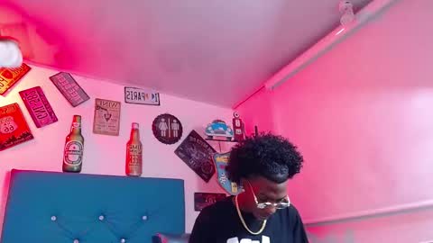 Snapshot of lili_roussi chatting on October 2025 02:23:02 AM lili_roussi online show from October 2025 02:23:02 AM