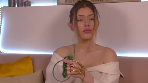 Mia online show from January 2025 09:34:01 AM