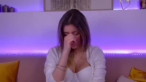 Mia online show from February 2025 03:38:01 PM