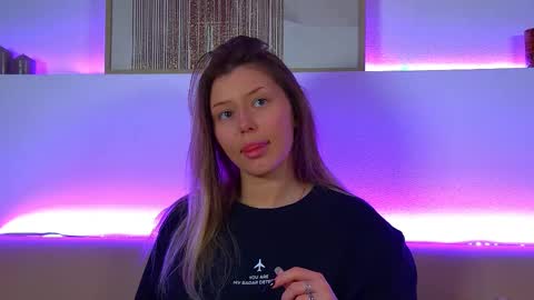 Mia online show from February 2025 04:40:01 PM