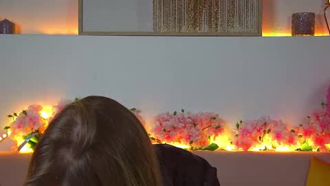 Mia online show from February 2025 09:37:01 AM