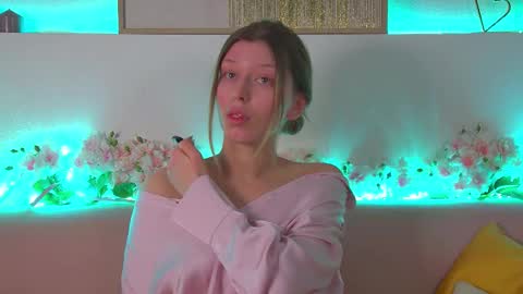 Mia online show from February 2025 06:26:02 AM