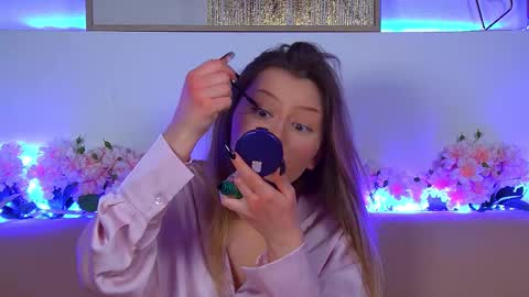 Mia online show from February 2025 12:39:01 PM