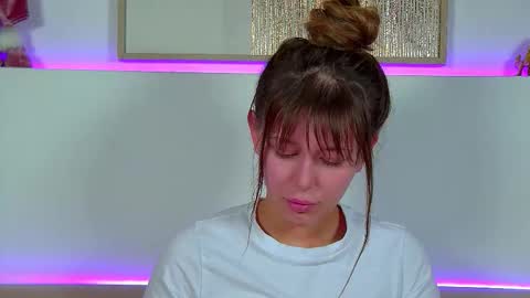 Mia online show from December 2025 06:53:01 AM