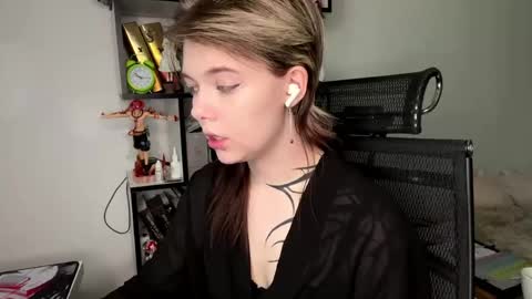 Lilian online show from May 2026 07:02:02 AM