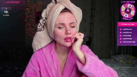 Lilie online show from November 2025 02:32:01 AM