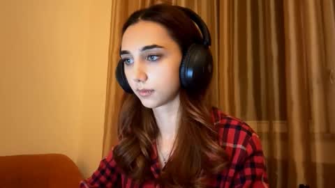 Lina online show from September 2025 10:22:01 PM