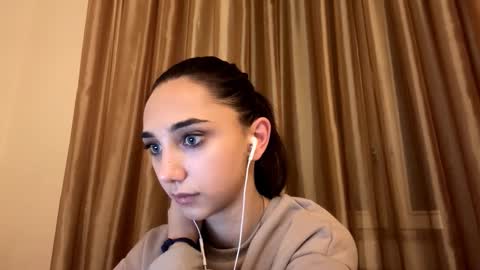 Lina online show from September 2025 11:20:02 PM