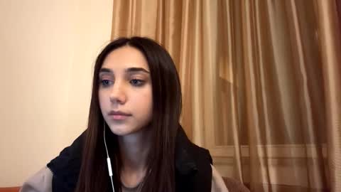 Lina online show from September 2025 10:25:01 PM