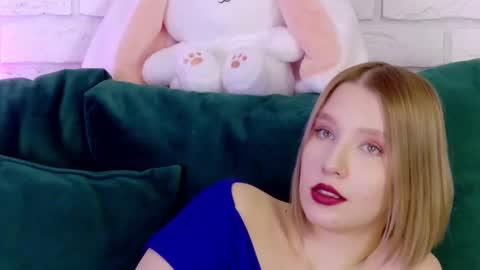 LiliLinn online show from March 2025 10:02:01 AM