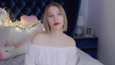 LiliLinn online show from March 2025 02:30:02 PM