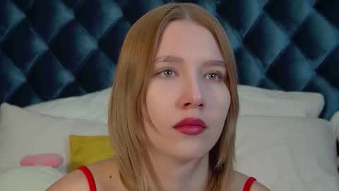 LiliLinn online show from September 2025 04:36:02 AM