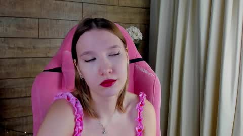 LiliLinn online show from December 2025 05:25:01 AM