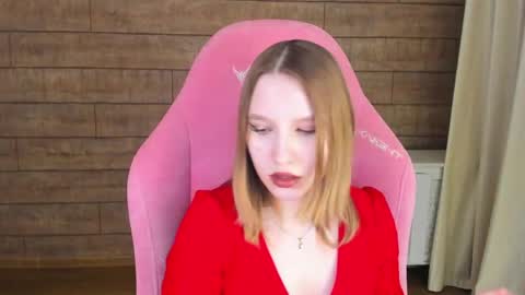 LiliLinn online show from June 2026 07:03:01 AM