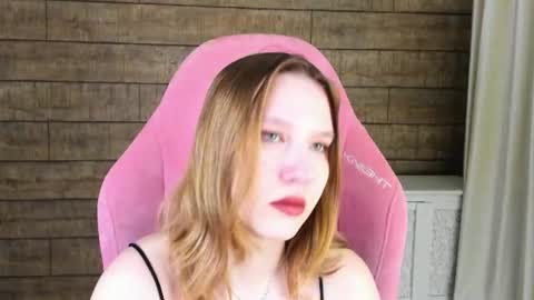 LiliLinn online show from June 2026 04:28:01 AM