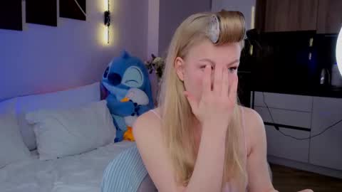 lililok101 online show from April 2026 02:28:02 AM