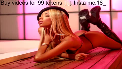 Snapshot of lilipinkette chatting on December 2024 04:53:02 AM Lili online show from December 2024 04:53:02 AM