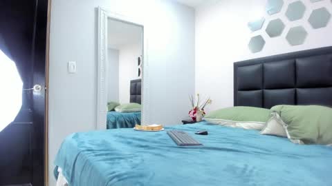 Snapshot of lilith_and_marcusblain chatting on January 2025 03:05:02 PM Lili Marcus online show from January 2025 03:05:02 PM