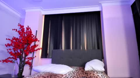 Snapshot of lilith_and_marcusblain chatting on February 2025 10:58:01 PM Lili Marcus online show from February 2025 10:58:01 PM