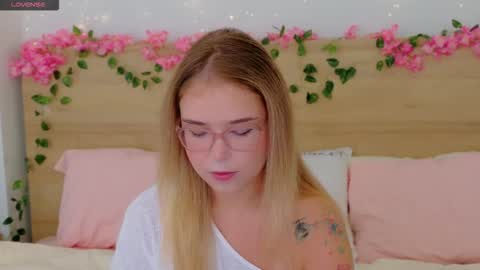 Lilith Bonheur online show from November 2025 02:34:02 AM