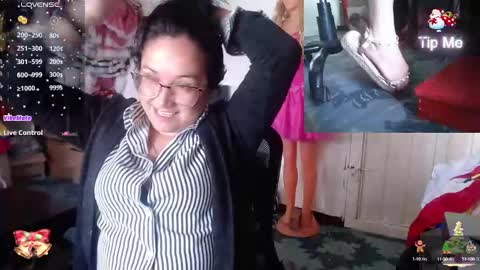 Laura lopez online show from December 2024 02:38:02 PM