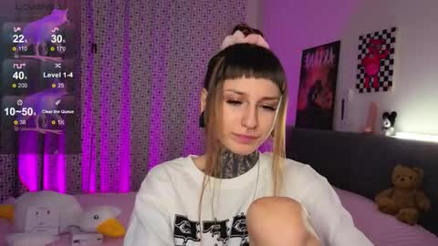 lilith_poison online show from November 2025 06:07:02 PM