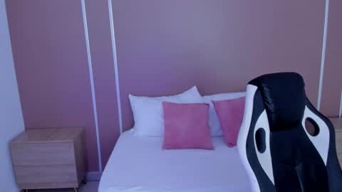 L I L I  online show from February 2026 07:21:01 PM