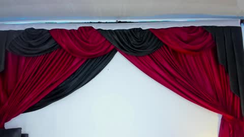 Snapshot of lilithsteinberg chatting on December 2024 07:03:01 PM jessi 3 online show from December 2024 07:03:01 PM