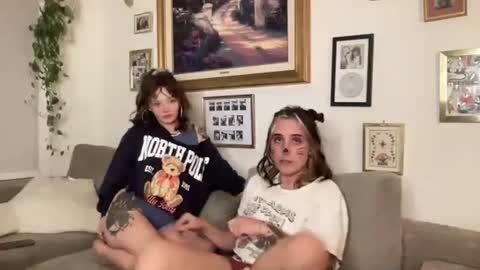 lilldaddysgirl online show from November 2025 02:35:02 AM