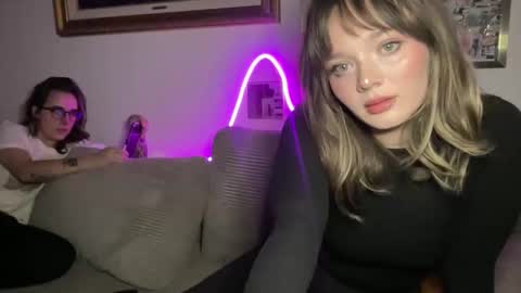 lilldaddysgirl online show from January 2026 03:21:01 AM