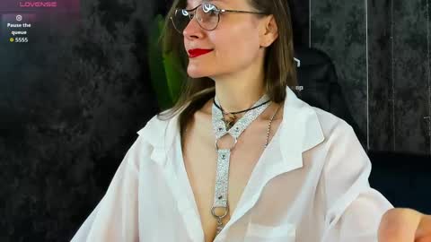 lillian_white1 online show from May 2026 01:00:01 AM