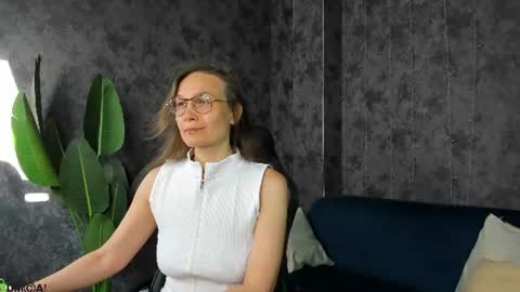 lillian_white1 online show from June 2026 01:03:01 AM