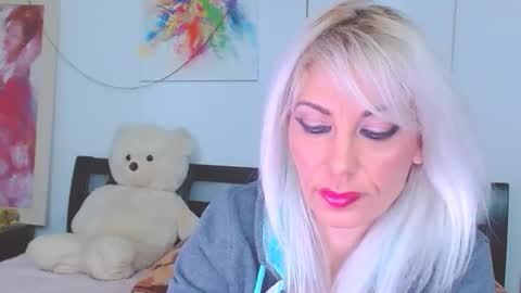 Lara online show from February 2026 01:04:01 AM