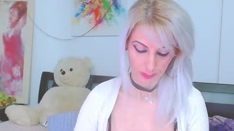 Lara online show from March 2026 10:31:02 PM