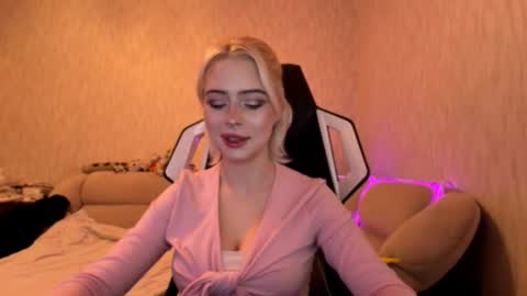 Snapshot of lillianazore chatting on November 2025 12:22:01 PM Alice online show from November 2025 12:22:01 PM