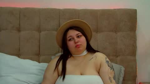 Snapshot of lillianhaig chatting on March 2025 08:22:01 PM LillianHaig online show from March 2025 08:22:01 PM