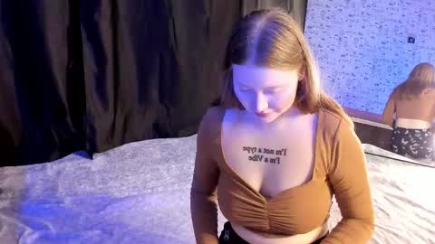 Snapshot of lillie_berry chatting on October 2025 05:14:01 AM lillie_berry online show from October 2025 05:14:01 AM