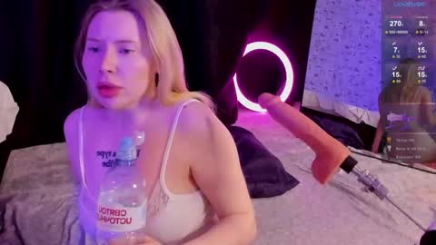 lillie_berry online show from December 2025 04:45:01 PM