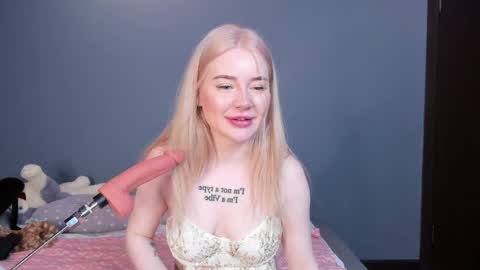 lillie_berry online show from April 2026 04:48:02 AM