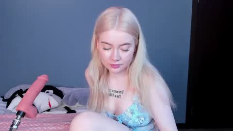 lillie_berry online show from May 2026 05:01:02 AM