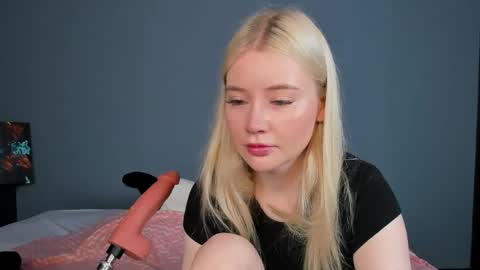 lillie_berry online show from June 2026 04:28:01 AM