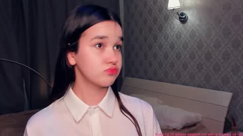 Snapshot of lilliecelina chatting on December 2025 09:21:01 PM Celina Lillie online show from December 2025 09:21:01 PM