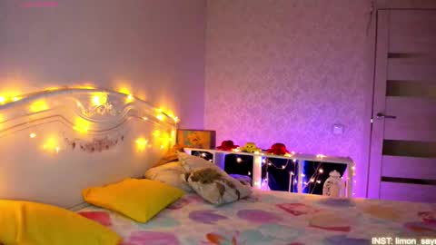 Snapshot of lillimooore chatting on March 2026 11:00:02 PM LilliMoore online show from March 2026 11:00:02 PM