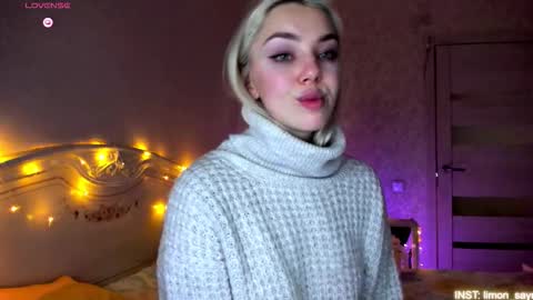 Snapshot of lillimooore chatting on March 2026 02:04:02 AM LilliMoore online show from March 2026 02:04:02 AM