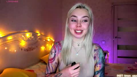 Snapshot of lillimooore chatting on March 2026 11:33:01 PM LilliMoore online show from March 2026 11:33:01 PM