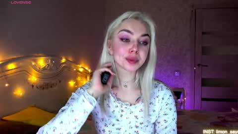 Snapshot of lillimooore chatting on March 2026 12:10:01 AM LilliMoore online show from March 2026 12:10:01 AM