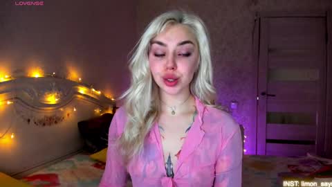 Snapshot of lillimooore chatting on April 2026 11:02:01 PM LilliMoore online show from April 2026 11:02:01 PM