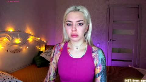 Snapshot of lillimooore chatting on April 2026 11:27:01 PM LilliMoore online show from April 2026 11:27:01 PM