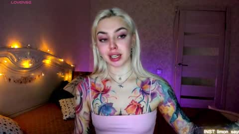 Snapshot of lillimooore chatting on April 2026 11:59:02 PM LilliMoore online show from April 2026 11:59:02 PM